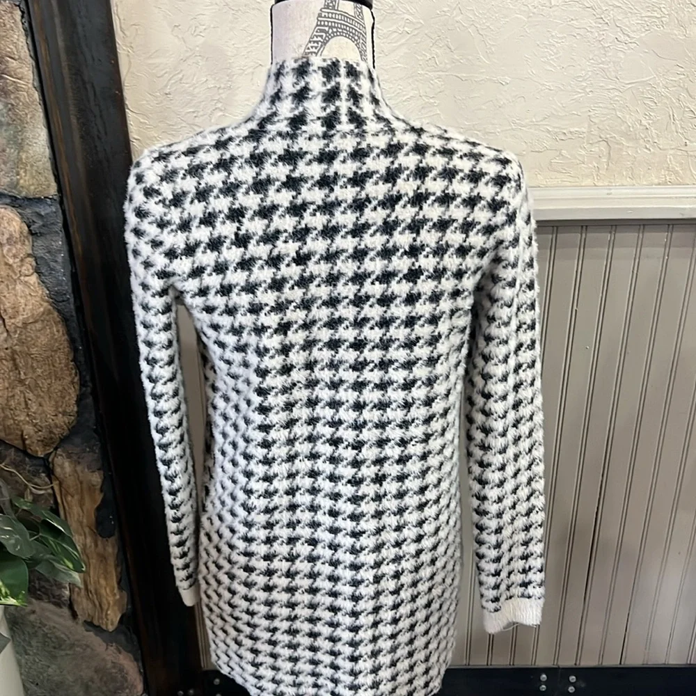 Cyrus Black and White Houndstooth Sweater - Picture 3 of 6